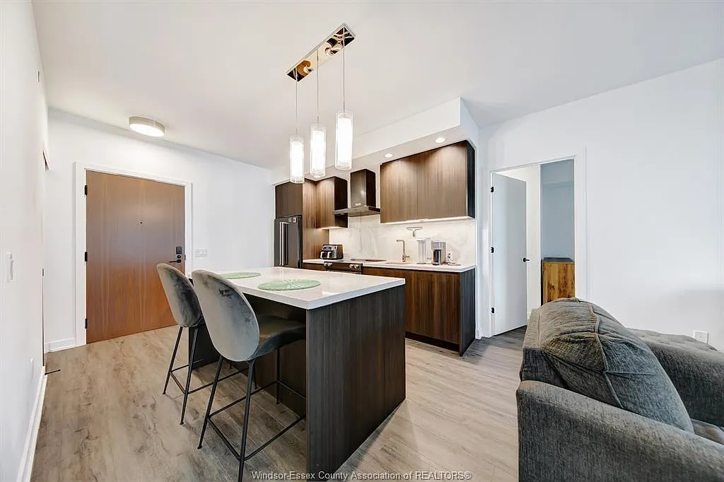 2 bed, 2.0 bath, 902 sqft, $4,660 — Photo 4