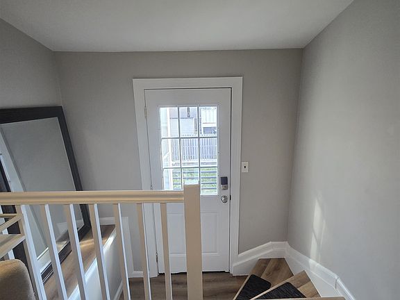 3rd image of 838 Roosevelt Ave Floor 2
