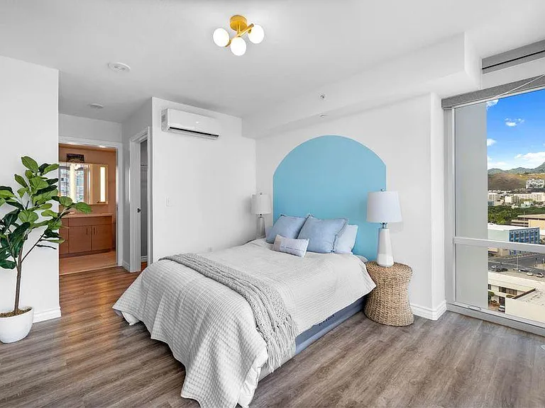 555 South St #1401 — Photo 6