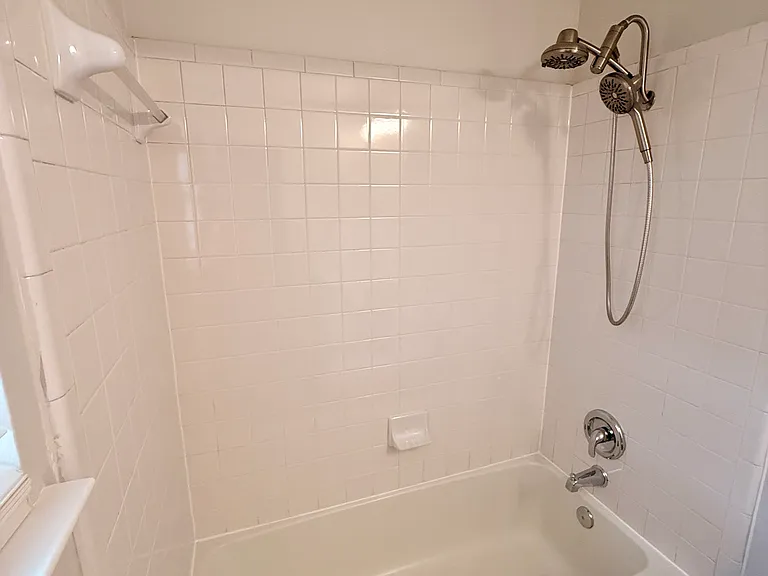 Guest/ Second Bath - Tub