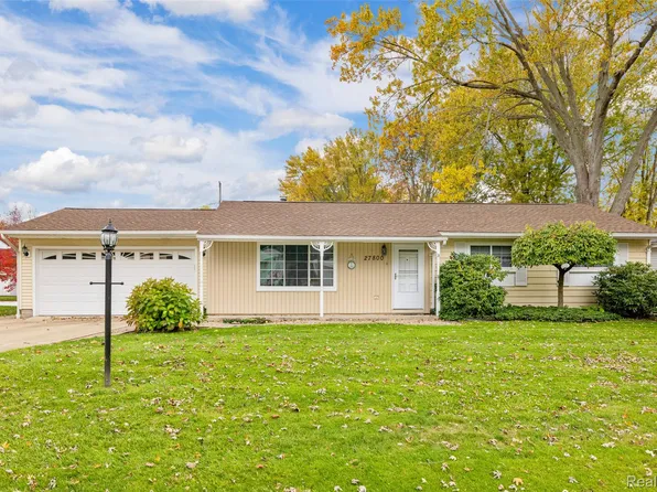 27800 Ponchartrain St, Harrison Township, MI 48045