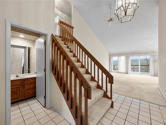 5th image of 23 Sky Ridge Dr