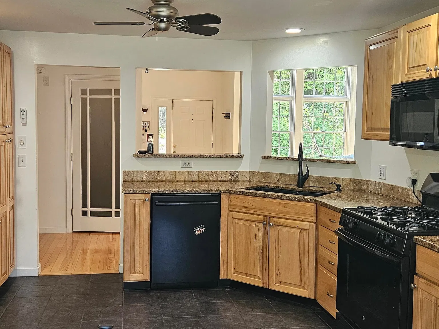 4 bed, 3.5 bath, 3372 sqft, $2,600 — Photo 3