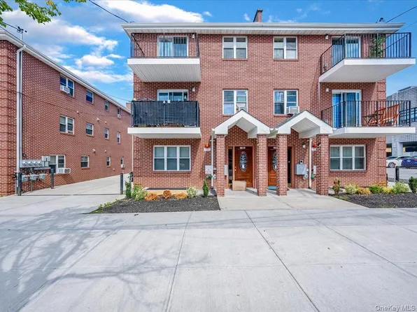 22009 64th Ave Floor 3, Oakland Gardens, NY 11364