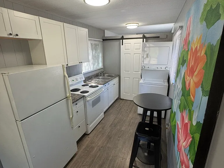 554 Hillside Ter #1 — Photo 2