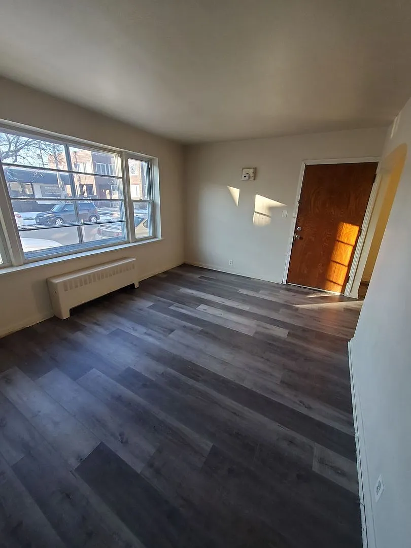 825 Wisconsin Ave - 6 Unit — Photo 2