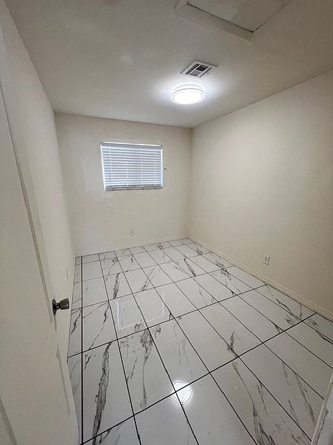 1st image of 2406 Webster St APT 4