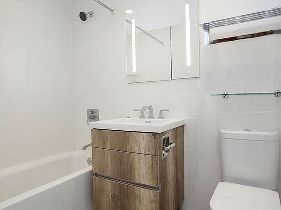 5th image of 125 E 54th St APT 7C