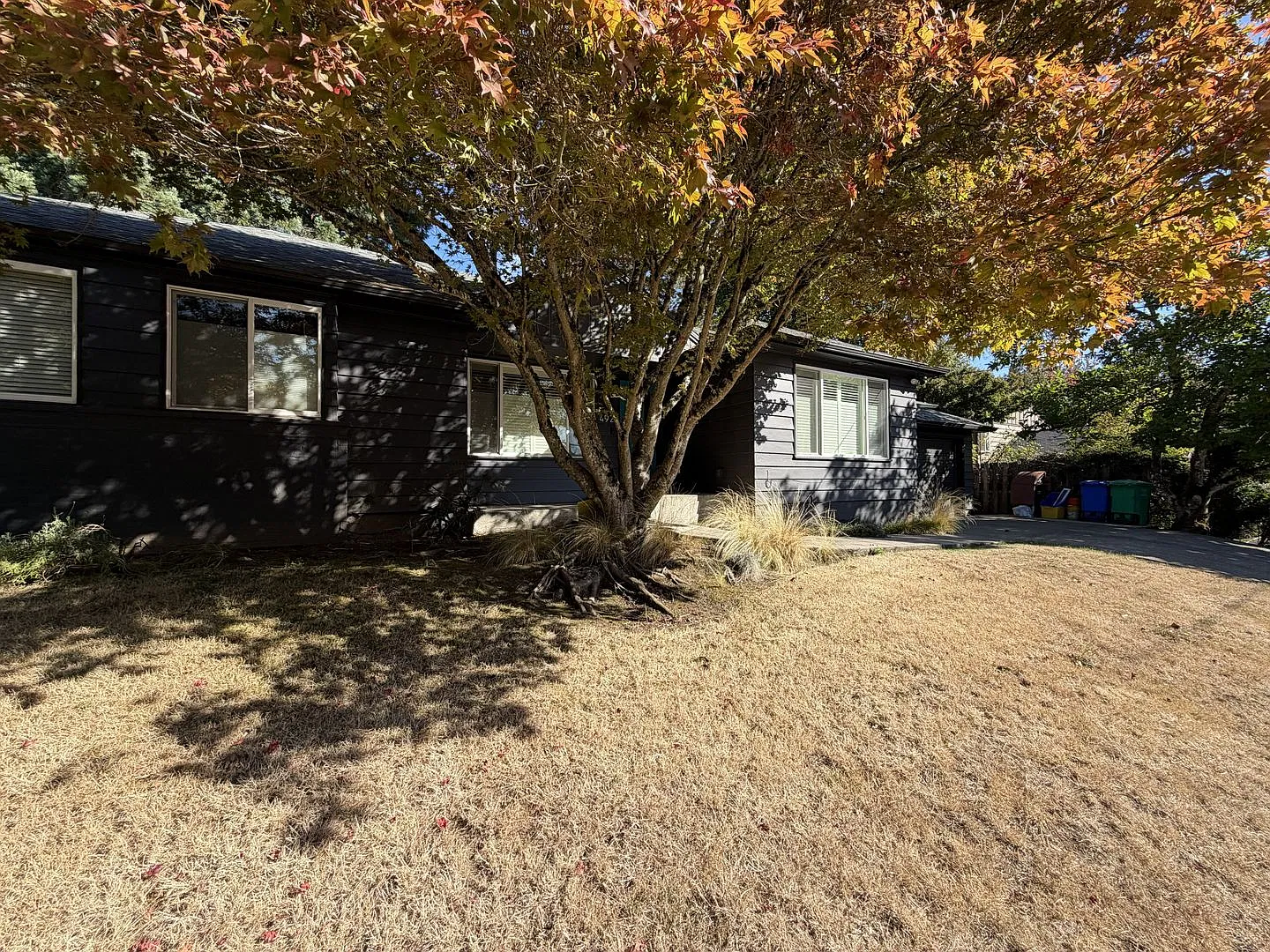 Beautifully Updated SW Portland Single-Level Ranch with 3 Bedrooms, Designer Kitchen, Park-Like B... — Photo 2