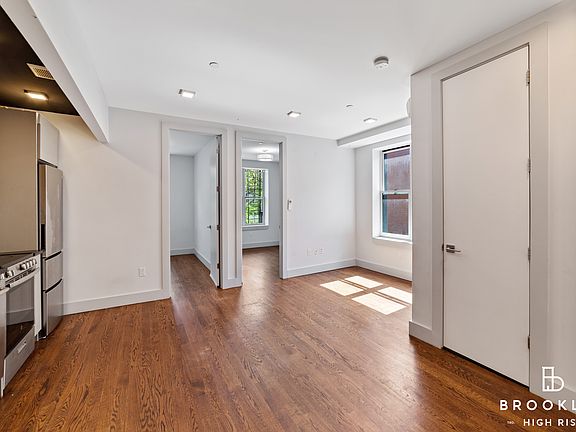 4th image of 311 Woodbine St APT 2R