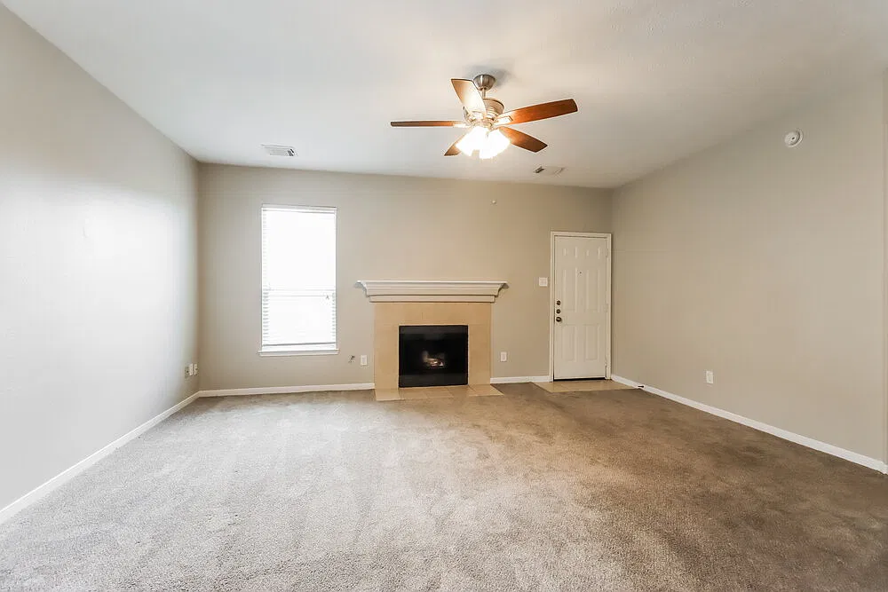 3 bed, 2.5 bath, 2258 sqft, $2,085 — Photo 4