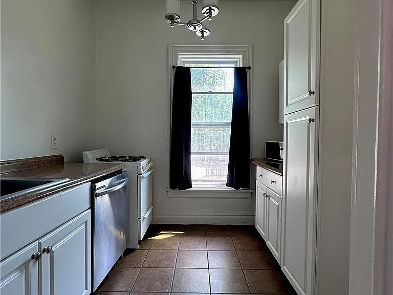 912 Lafayette Ave — Photo 8