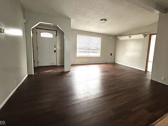 3rd image of 933 North St