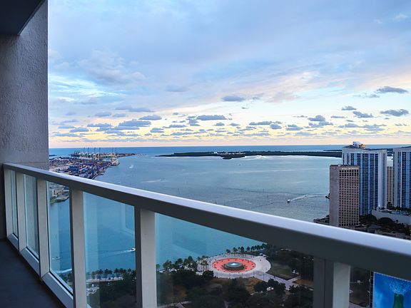 4th image of 253 Ne 2nd St #47th Floor