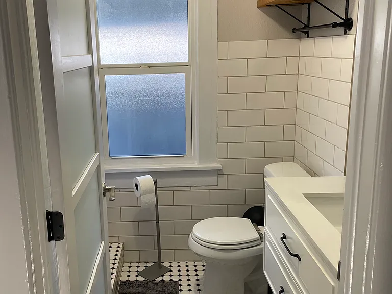 730 Jackson St N #B — Photo 17