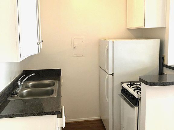 5th image of 12726 Pacific Ave #2