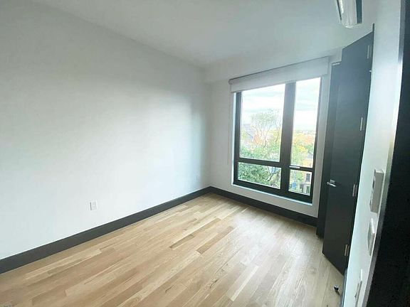 4th image of 535 Franklin Ave #7F