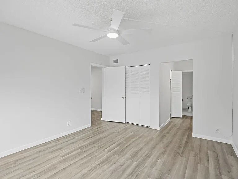 5335 NW 10th Ct #206 — Photo 6