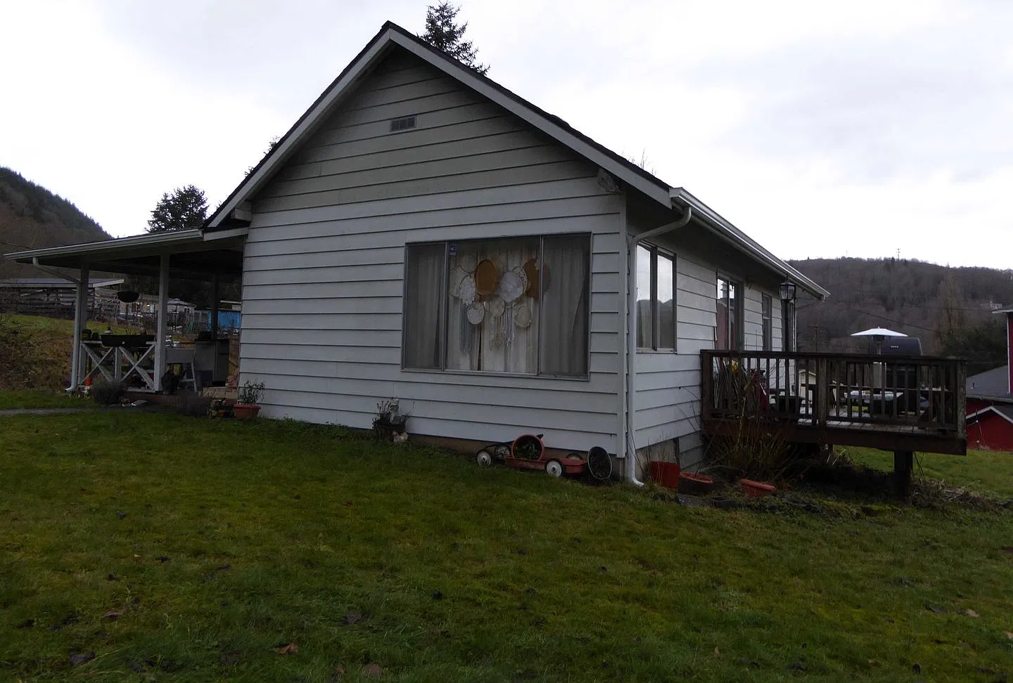 2 Bedroom 1 Bathroom Home — Photo 3
