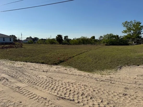 522 NE 15th Ter, Cape Coral, FL 33909