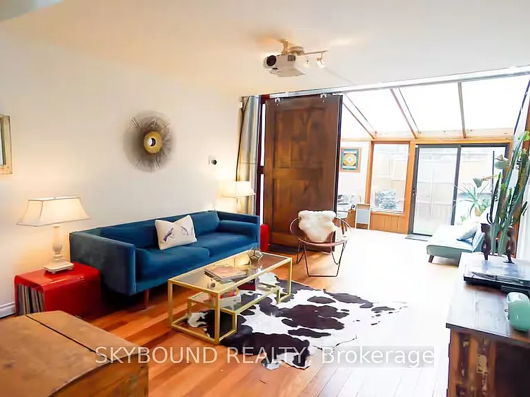 12 Ashby Pl — Photo 2