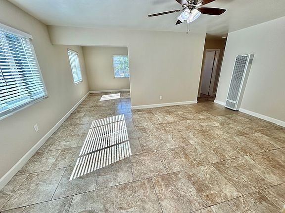 2nd image of 4249 Menlo Ave