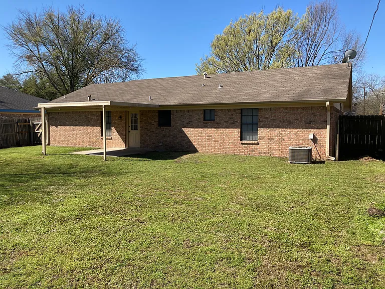 2433 Morris Dr — Photo 12