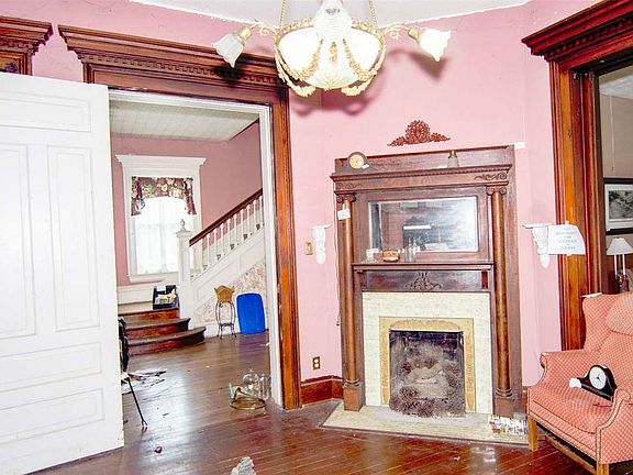 3rd image of 1345 Broadway St