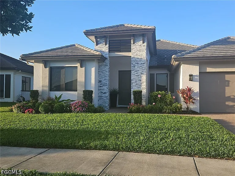 4771 Frattina St W — Photo 2