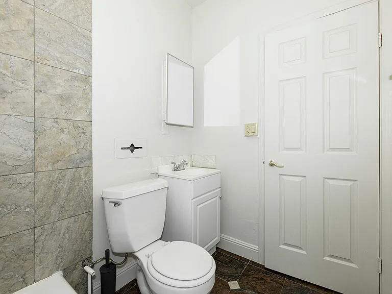 735 Taylor — Photo 25