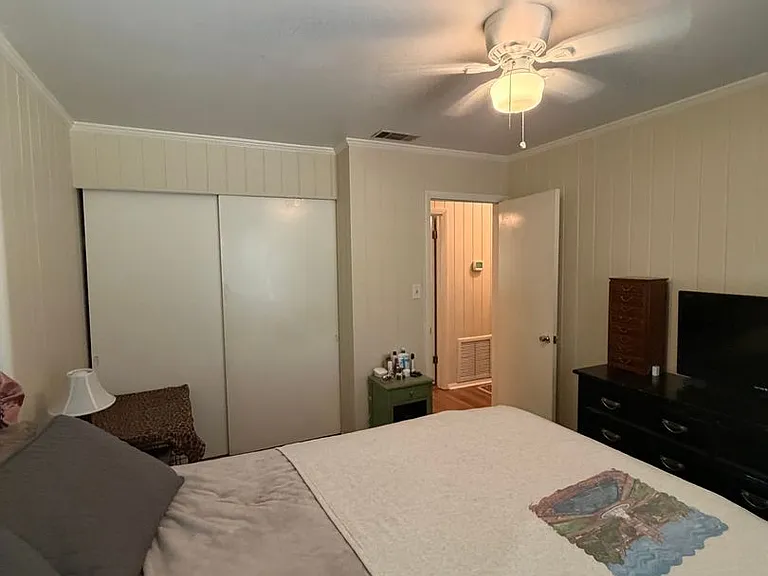 1924 S Meridian St — Photo 16