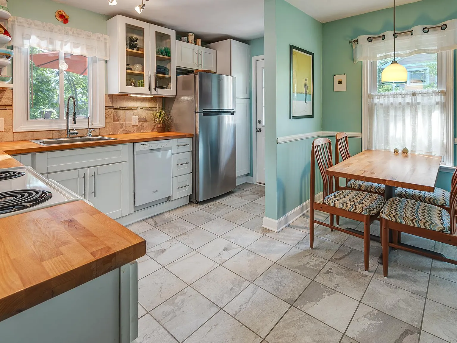 2 bed, 1016 sqft, $1,950 — Photo 3