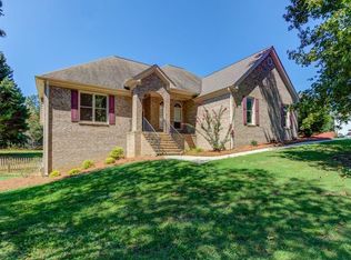 550 Nellie Ln, Loganville, GA