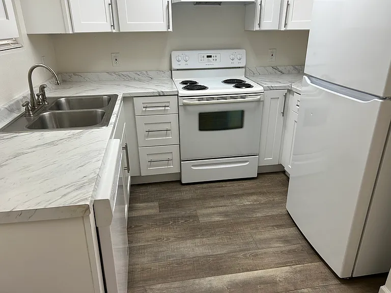 719 Aztec Dr #B — Photo 6