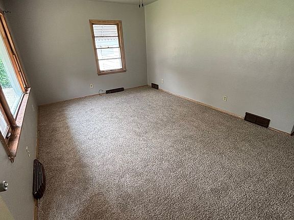 3rd image of 709 W 21st St