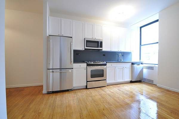 1st image of 121 Madison Ave