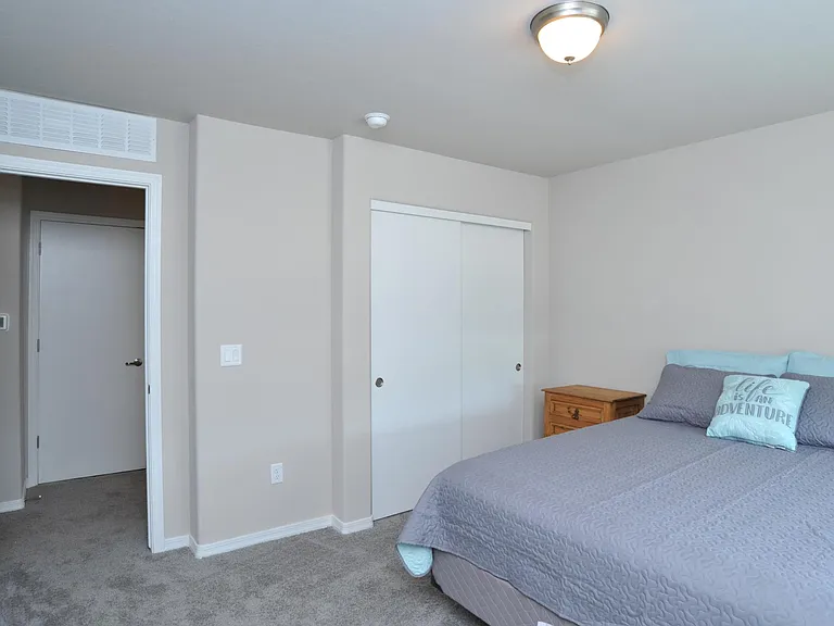 1218 E Blacklidge Dr — Photo 28