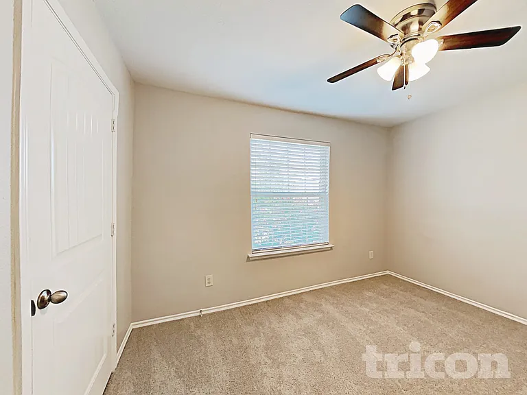 221 Thoroughbred St — Photo 8