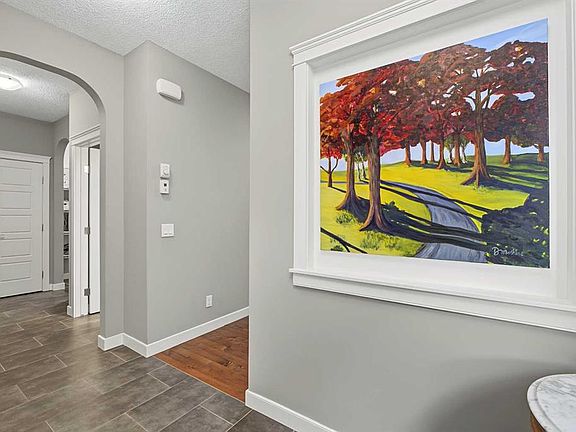 4th image of 371 N Evanspark Gdns NW