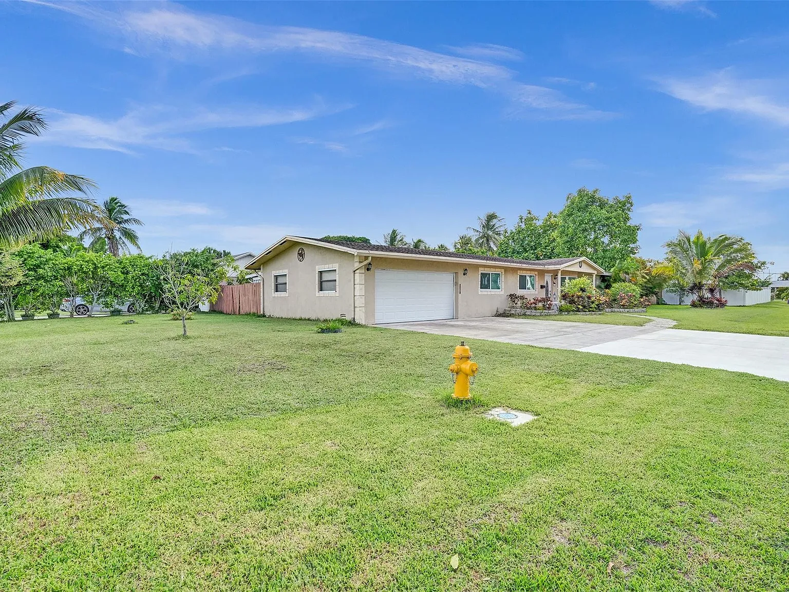4 bed, 2.0 bath, 1600 sqft, $3,500 — Photo 2