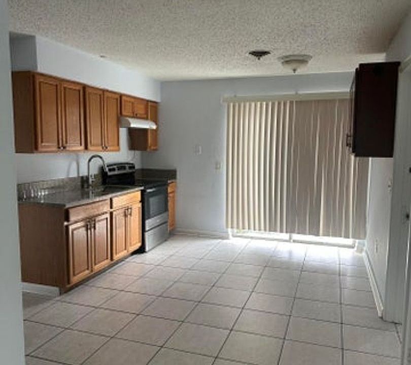 1st image of 3194 Prince Dr #3196