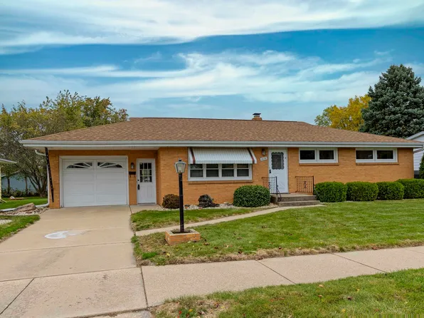 1826 Bond Pl, Janesville, WI 53548