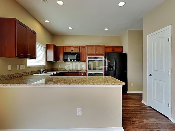4th image of 353 Kerriann Ln