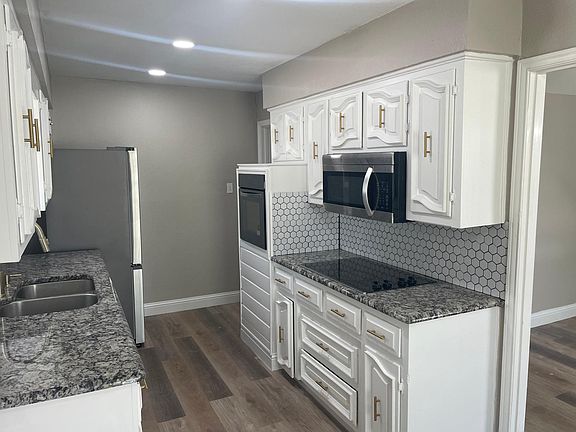 3rd image of 414 Tanglewood Dr