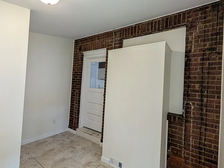1635 Preston Ave — Photo 4
