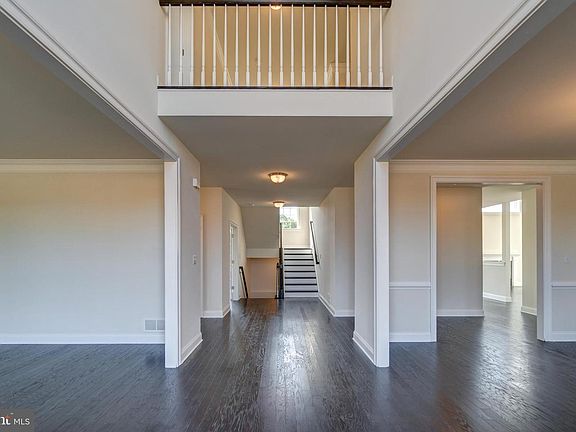 5th image of 1153 Charleston Cir
