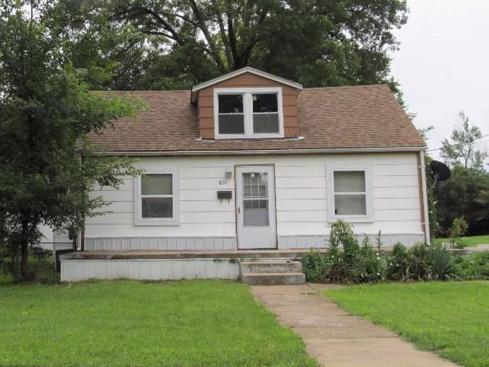 1st image of 801 Leonard Ave