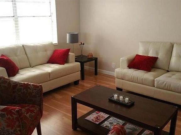 3rd image of 450 Burgundy Ave #J