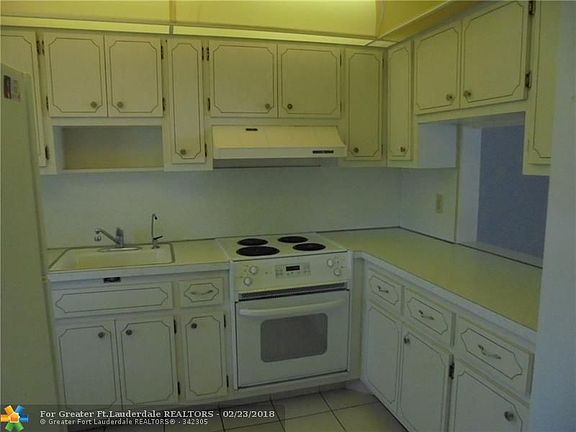 2nd image of 1951 NE 39th St APT 344