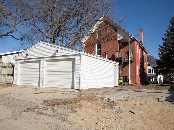 3rd image of 2417 1/2 Windsor Ave